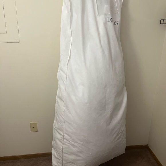 Wedding dress - Picture 10 of 12